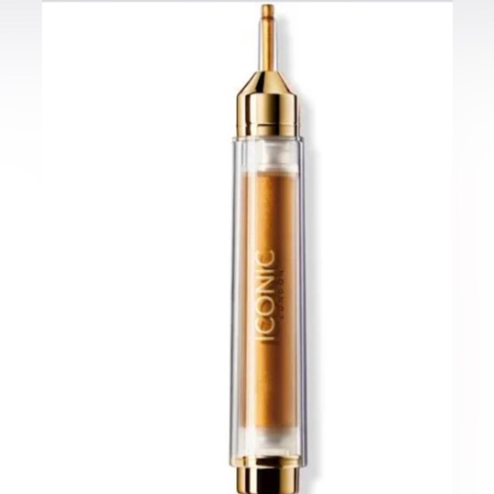 A super concentrated elixir of bronzing drops that infuses warmth and radiance